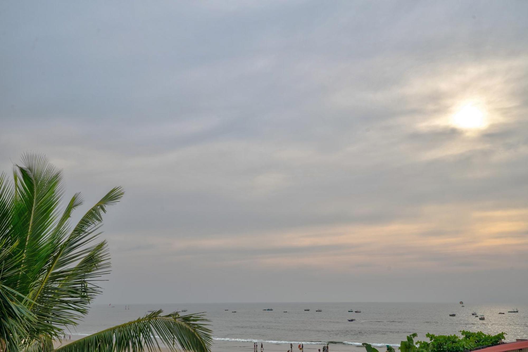 Hotel Salty Waves Бага Экстерьер фото