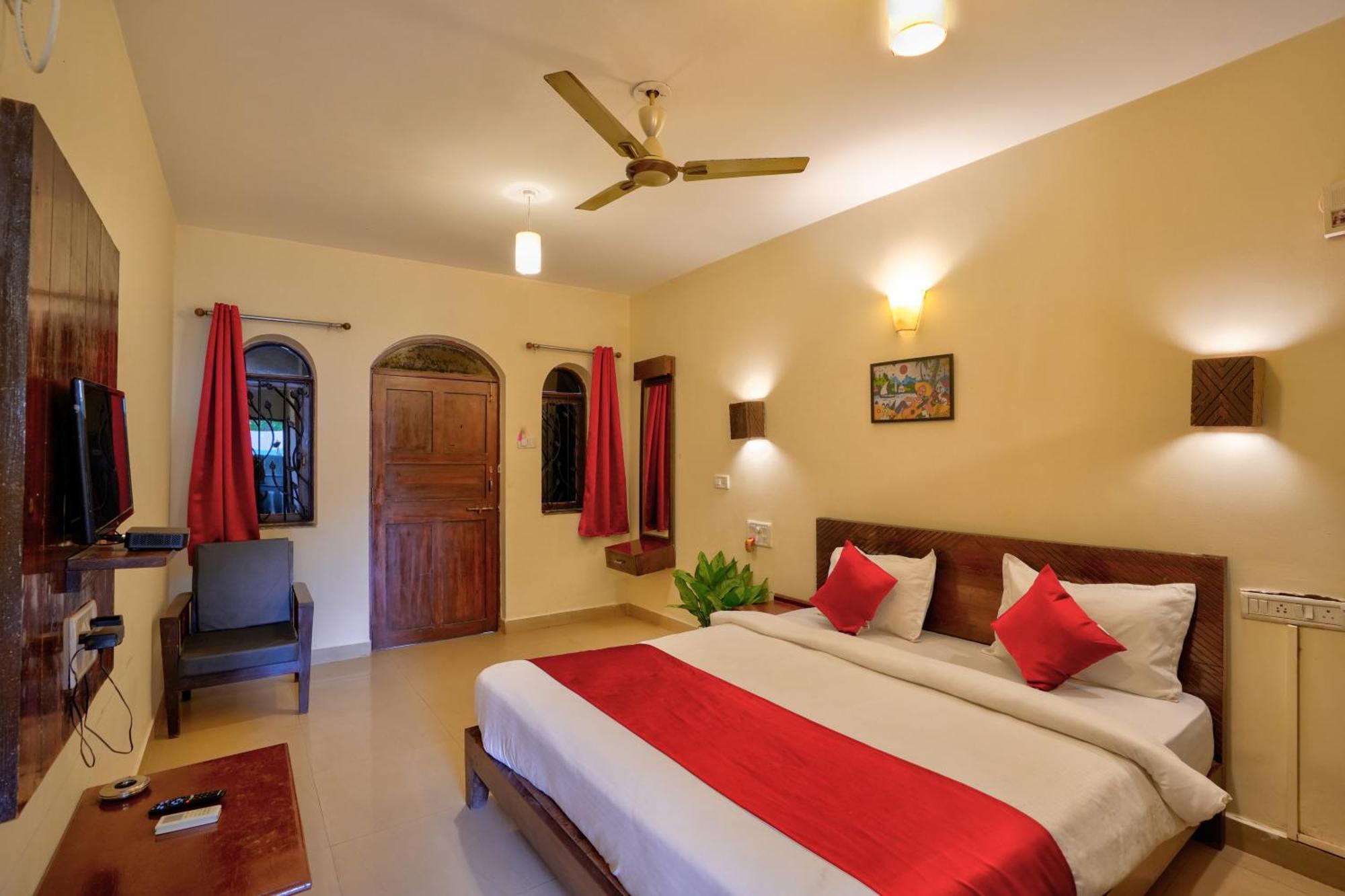 Hotel Salty Waves Бага Экстерьер фото