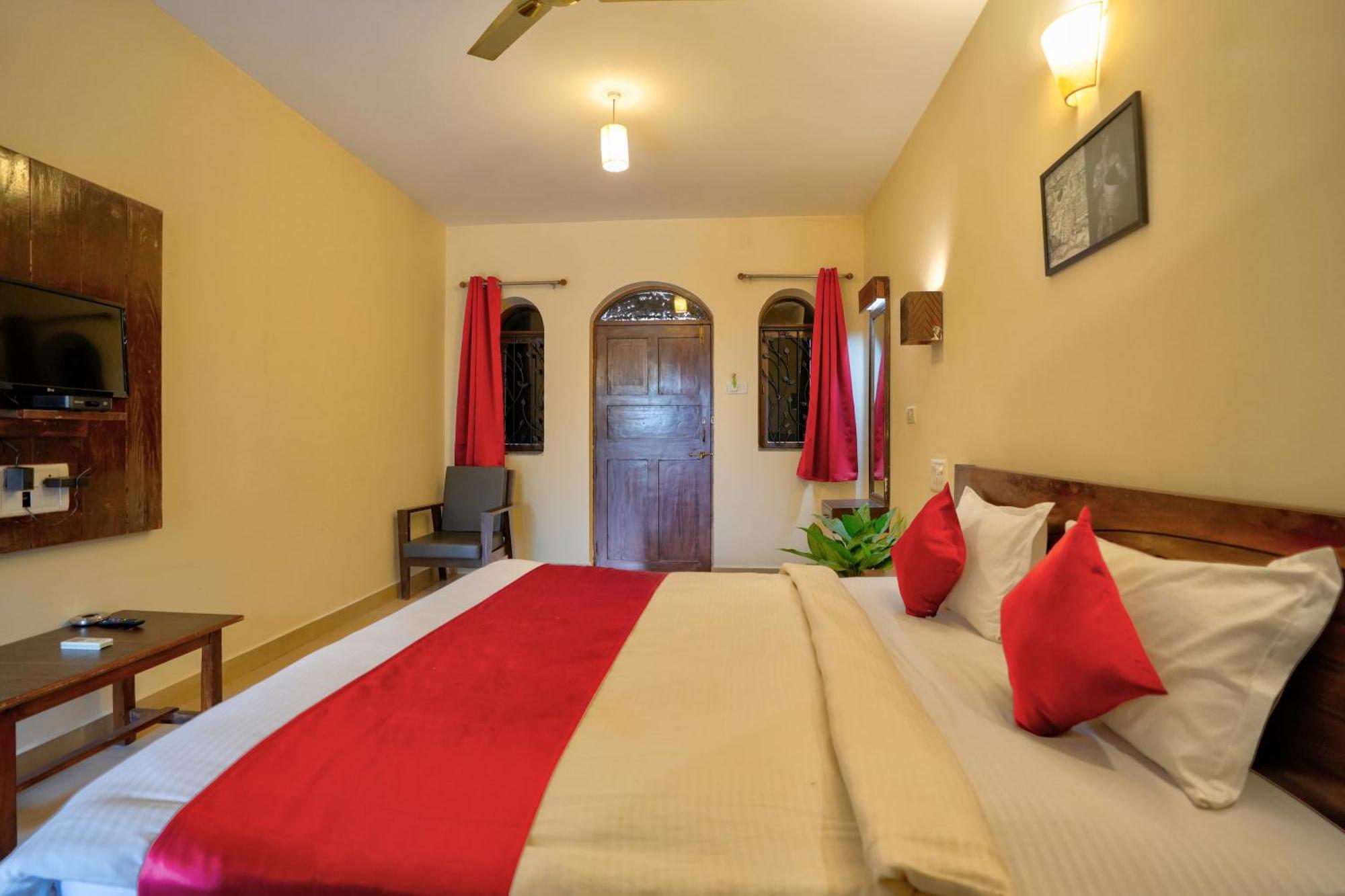 Hotel Salty Waves Бага Экстерьер фото