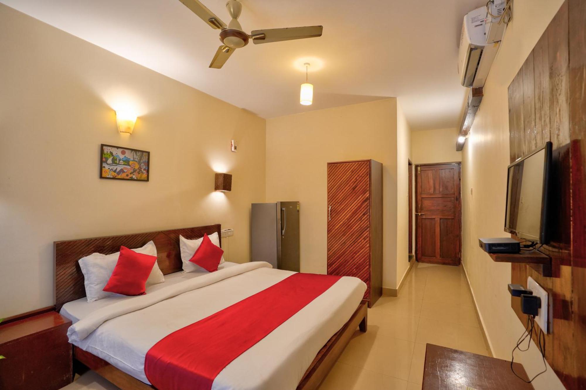 Hotel Salty Waves Бага Экстерьер фото