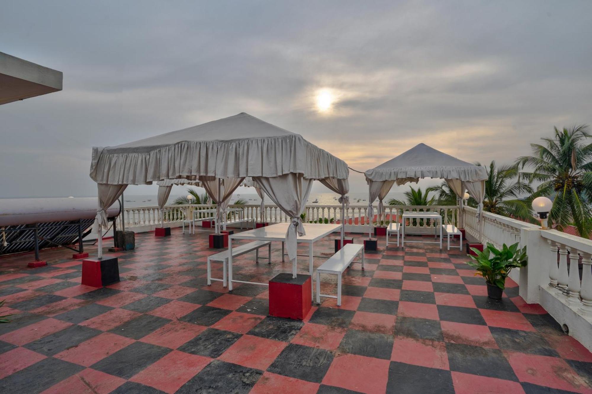 Hotel Salty Waves Бага Экстерьер фото