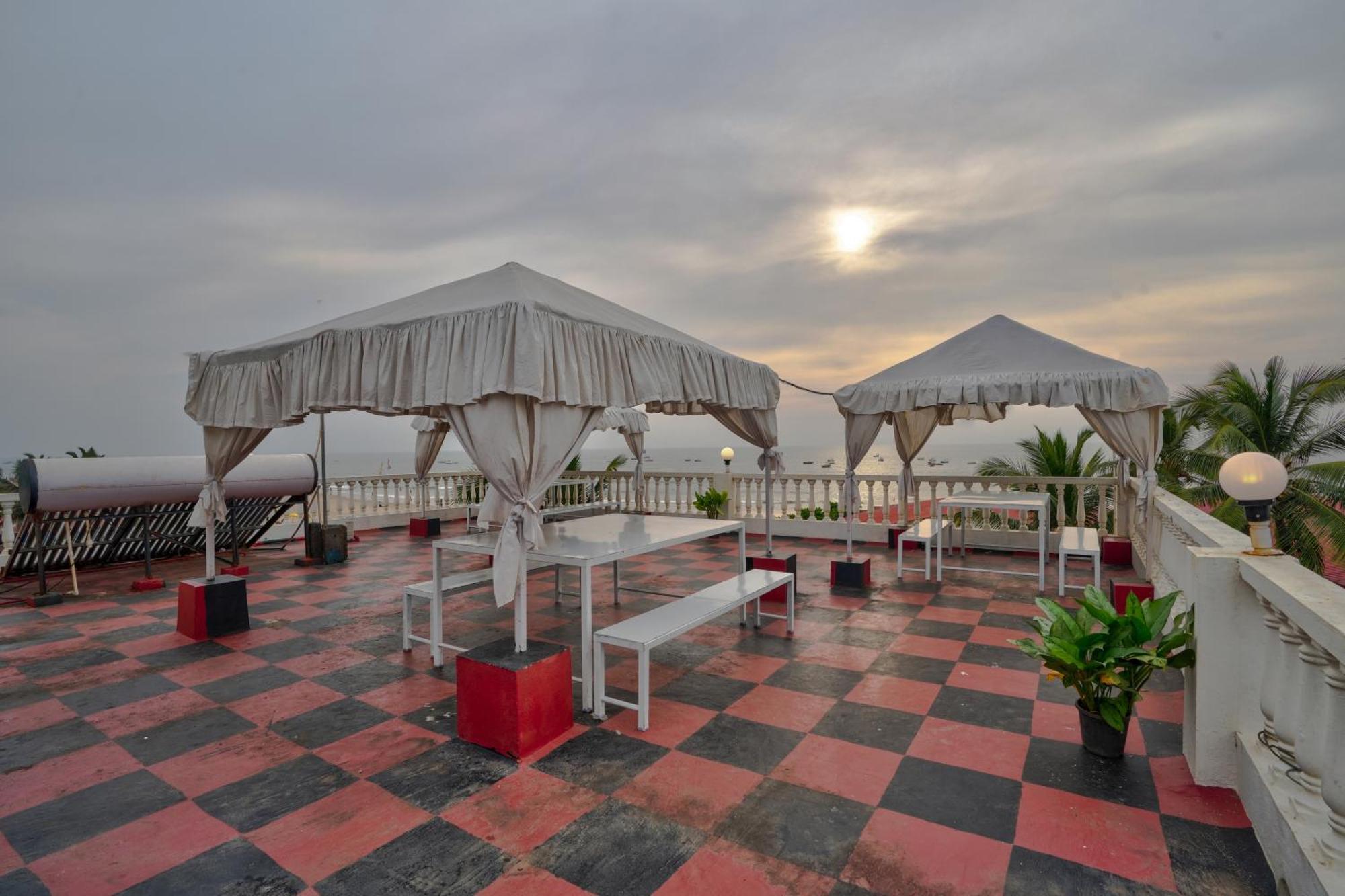 Hotel Salty Waves Бага Экстерьер фото